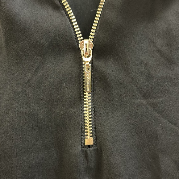 🔥🔥🔥NEW Tahari Black Zip Sleeveless Blouse Top - Picture 3 of 6